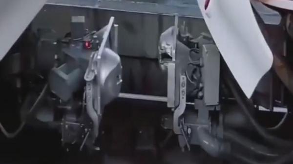 فیلمی جالب از لحظه اتصال واگن های قطار مترو
