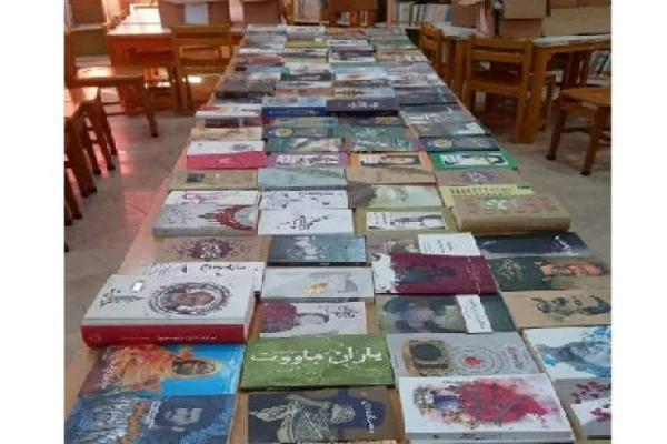عیدی خانه کتاب و ادبیات ایران به اعضای کتابخانه کانون پرورش فکری جزیره ابوموسی