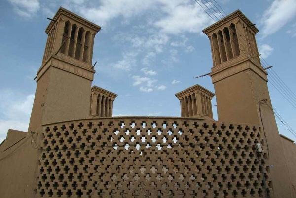 الگو شدن معماری کویری ایران در تابستان گرم جهان
